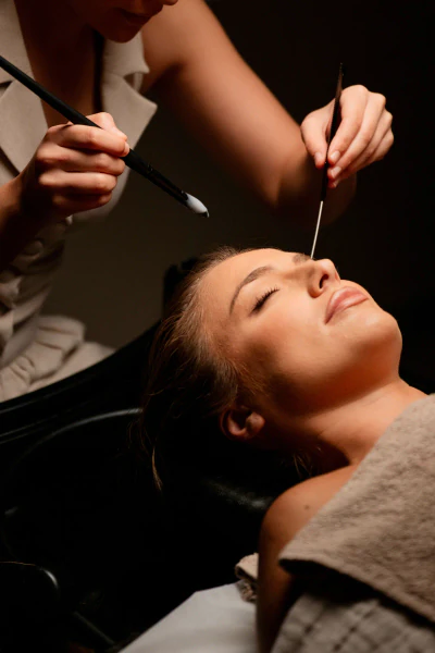 We perform an in-clinic scalp treatment at Éthos